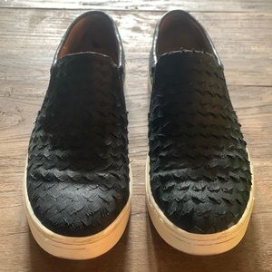 Black size 8 Sofft Watney Slip on sneaker great condition!